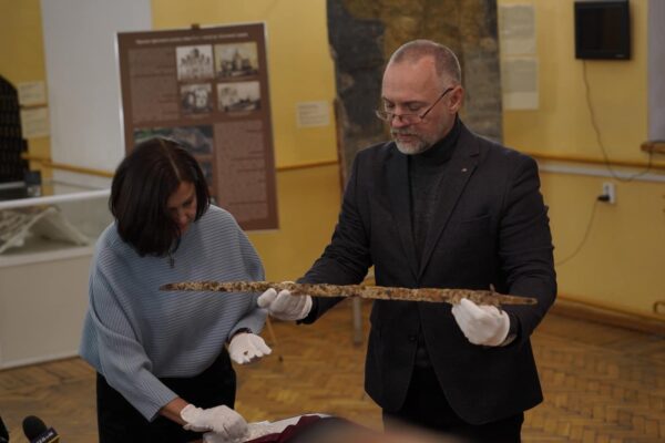 Photo: Ukraine has received 14 ancient artifacts, which were likely previously stolen by Russians from occupied territories. These cultural treasures were being illegally transported to the United States, Source: https://mcip.gov.ua/