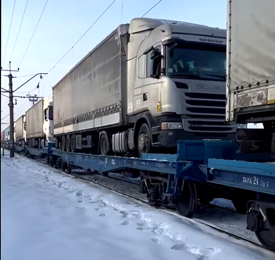 Photo: Ukraine has sent the first batch of trucks to Poland by rail, bypassing the blocked road checkpoints