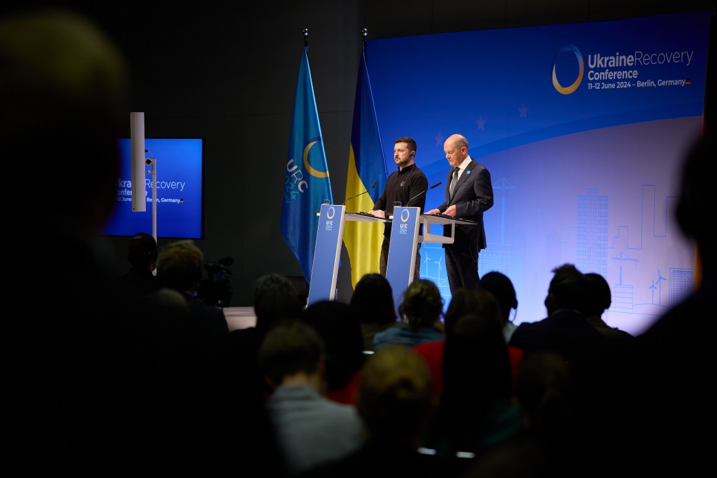 Olaf Scholz (right) and Volodymyr Zelensky during URC-2024