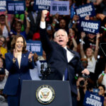 Kamala Harris and Tim Walz foto