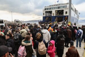 People Flee Greek Island of Santorini Amid Wave of Earthquakes